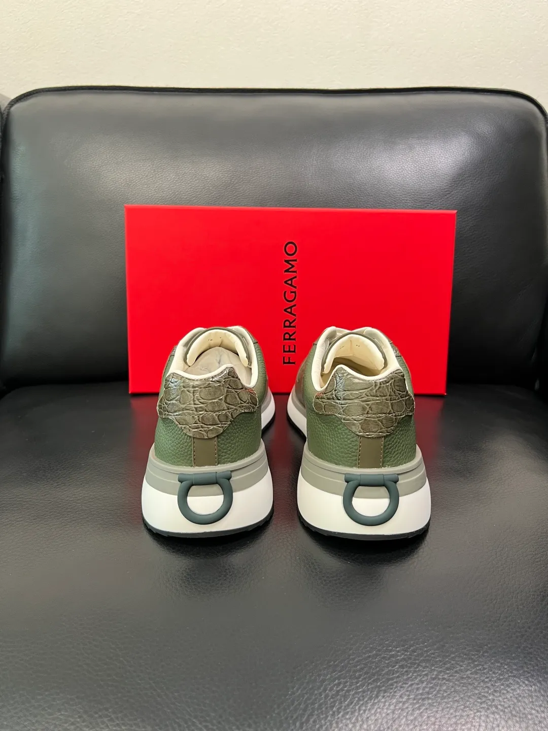 Men's shoes 💰840 Ferragamo High-quality top crafts Ferragamo counters sell original factory configuration at the same time, imported original cowhide from Italy, imported water-dyed cow lining, soles: original factory special original soles are super comfortable, original factory and single goods, welcome to compare at the same time at the counter, code number 38-44 (customized 45 46)